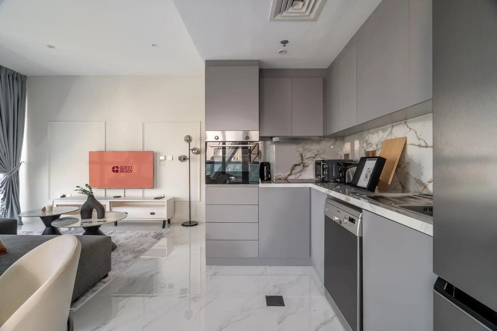 Guestready - High-Floor Luxury In Dubai Apartment